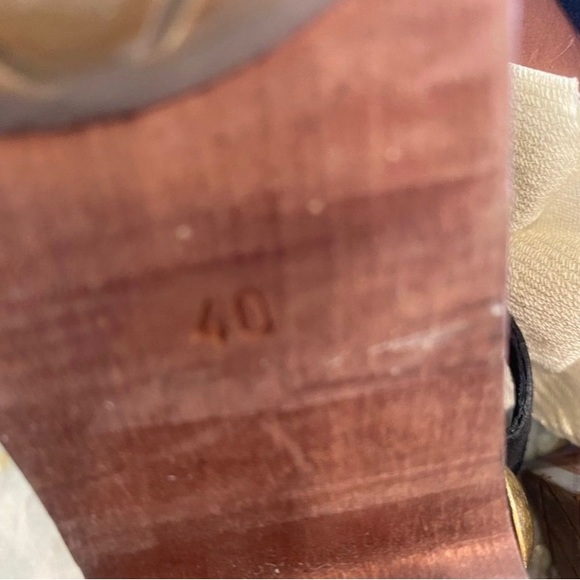 Chanel black suede clogs - size 40. What flower side detail gently worn - Picture 8 of 12